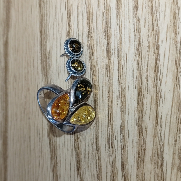 Baltic Amber ring and Earrings - Picture 5 of 6